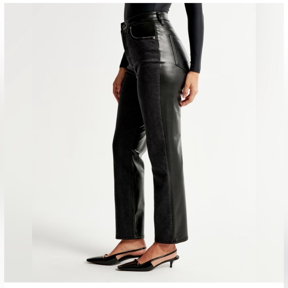 Abercrombie Curve Love ultra high rise
Ankle Straight black leather jeans 33